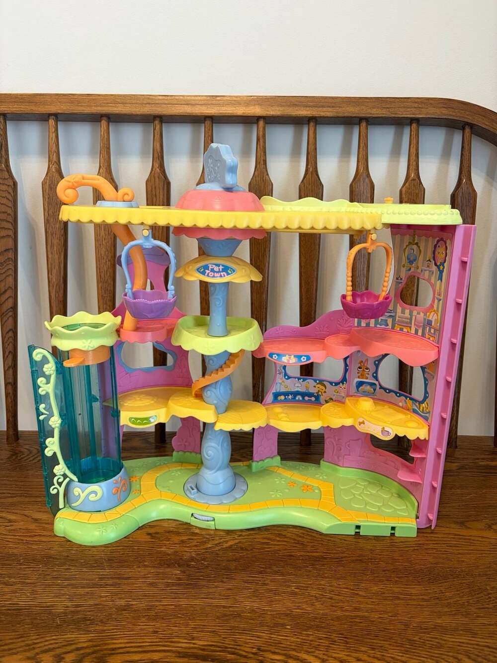 Littlest Pet Shop Pet Town Playset Hasbro 2006